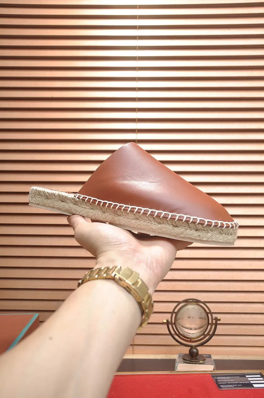 Men's men's shoes 💰540💶【𝐥𝐨𝐫𝐨 𝐏𝐢𝐚𝐧𝐚】lp classic loafers, an Italian treasure brand, the only brand that can match Hermès! Only after wearing it do we realize that we cannot let down our feet. The upper is imported cashmere, the lining of water-dyed cowhide ➕ the cowhide feet, the official original glass rubber outsole, and the pendant. Exclusive original packaging (tag ➕ brand paper ➕ outer box ➕ hand bag) code number: 38-45